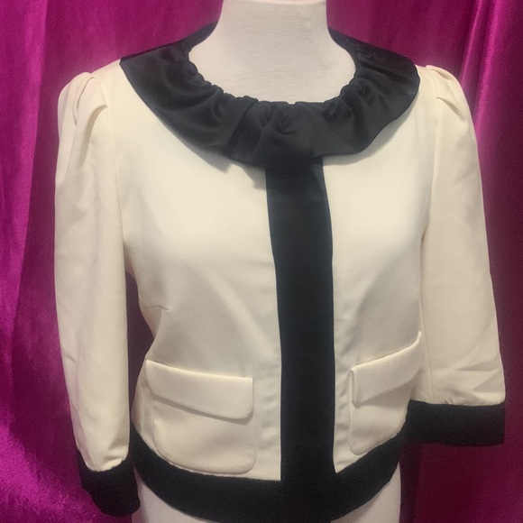 Bianca Nygård size 4, short cream and black jacket. Snap buttons. Mint con - Picture 2 of 8